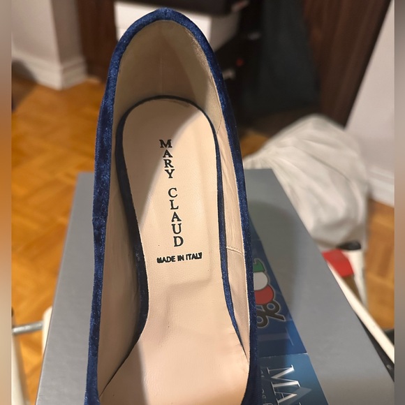 Mary Claud Royal Blue Velour Pumps New - Picture 3 of 12